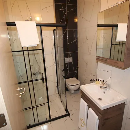 Avsar Hotel *